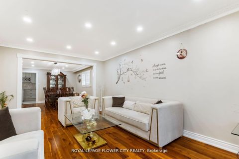 Photo 6 at 15 Thistle Ridge Drive NE, East Woodbridge, Vaughan