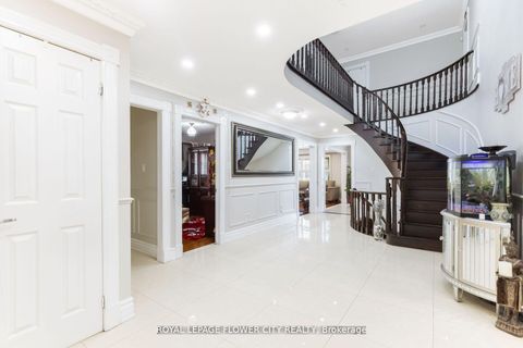 Photo 9 at 15 Thistle Ridge Drive NE, East Woodbridge, Vaughan