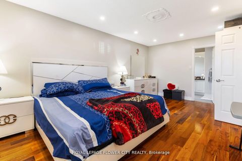 Photo 20 at 15 Thistle Ridge Drive NE, East Woodbridge, Vaughan