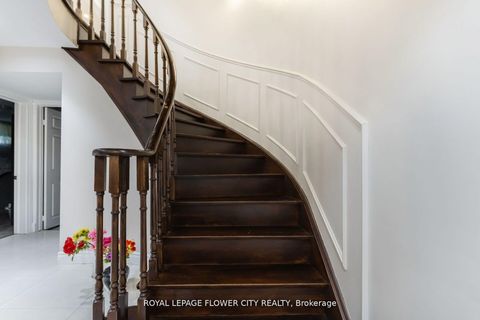 Photo 31 at 15 Thistle Ridge Drive NE, East Woodbridge, Vaughan