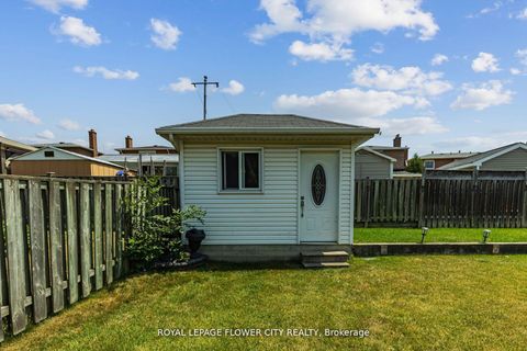 Photo 43 at 15 Thistle Ridge Drive NE, East Woodbridge, Vaughan