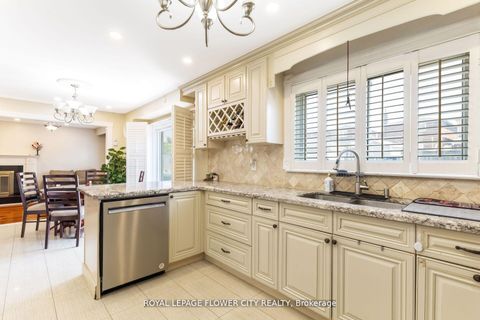 Photo 45 at 15 Thistle Ridge Drive NE, East Woodbridge, Vaughan