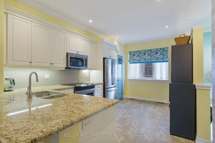 Photo 3 at 46 - 337 Beach Boulevard, Hamilton Beach, Hamilton