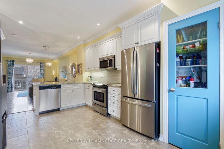 Photo 5 at 46 - 337 Beach Boulevard, Hamilton Beach, Hamilton