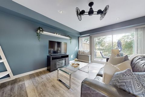 Photo 1 at 195 Milestone Crescent, Aurora Village, Aurora