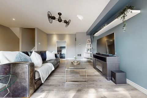 Photo 2 at 195 Milestone Crescent, Aurora Village, Aurora