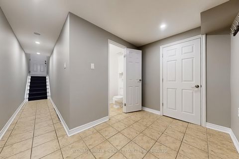 Photo 22 at 195 Milestone Crescent, Aurora Village, Aurora