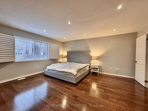 Photo 7 at 4 Prince Of Wales Drive, Victoria Square, Markham