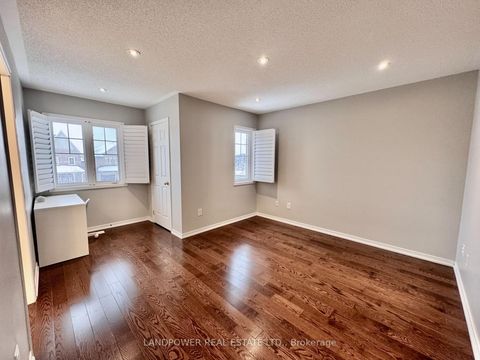 Photo 10 at 4 Prince Of Wales Drive, Victoria Square, Markham