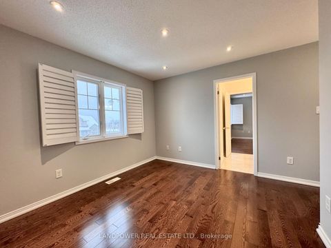 Photo 13 at 4 Prince Of Wales Drive, Victoria Square, Markham