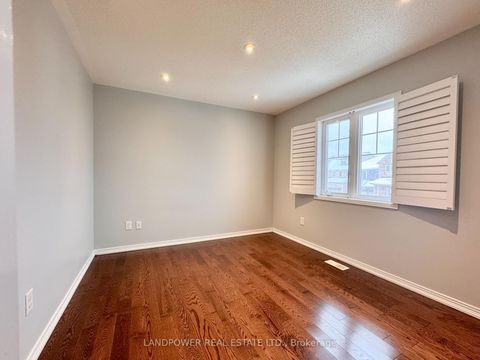 Photo 14 at 4 Prince Of Wales Drive, Victoria Square, Markham