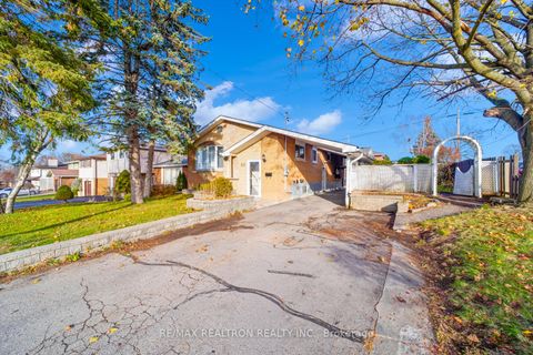Photo 2 at 85 Thorncliffe Street, Donevan, Oshawa