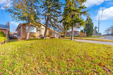 Photo 3 at 85 Thorncliffe Street, Donevan, Oshawa