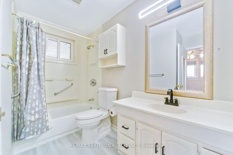 Photo 12 at 85 Thorncliffe Street, Donevan, Oshawa