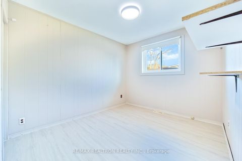 Photo 13 at 85 Thorncliffe Street, Donevan, Oshawa