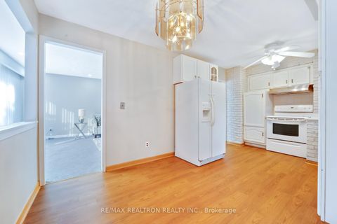 Photo 18 at 85 Thorncliffe Street, Donevan, Oshawa