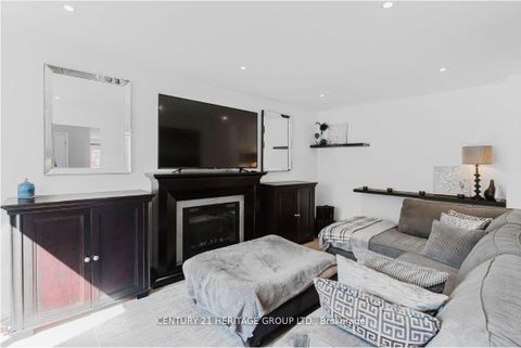 Photo 4 at 147 Pentland Crescent, Maple, Vaughan