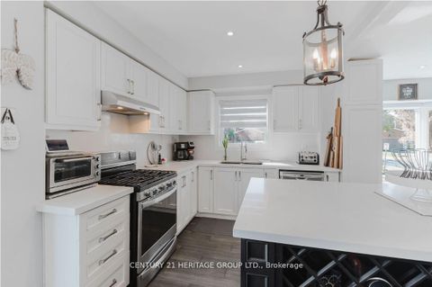 Photo 6 at 147 Pentland Crescent, Maple, Vaughan