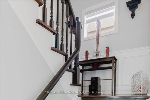 Photo 7 at 147 Pentland Crescent, Maple, Vaughan