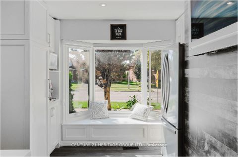 Photo 9 at 147 Pentland Crescent, Maple, Vaughan