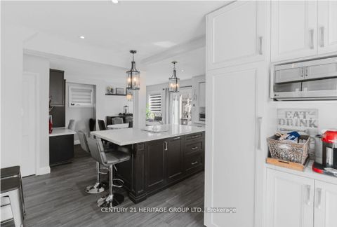 Photo 10 at 147 Pentland Crescent, Maple, Vaughan