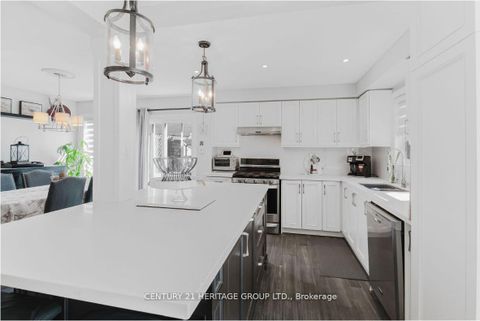 Photo 11 at 147 Pentland Crescent, Maple, Vaughan