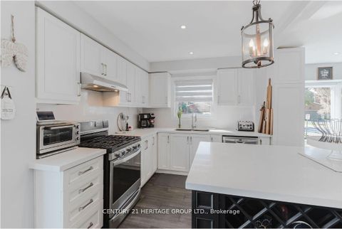 Photo 12 at 147 Pentland Crescent, Maple, Vaughan