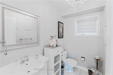 Photo 17 at 147 Pentland Crescent, Maple, Vaughan