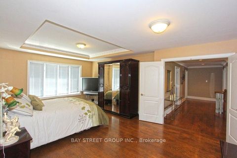 Photo 13 at 17 Dunvegan Drive, South Richvale, Richmond Hill