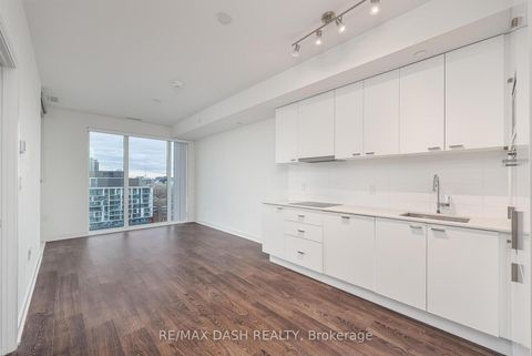 Photo 4 at 1508W - 27 Bathurst Street, Waterfront Communities C1, Toronto