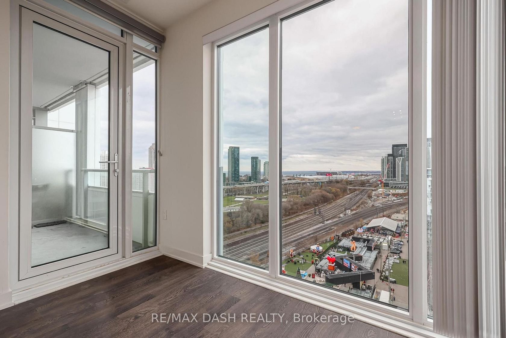 1508W - 27 Bathurst Street, Waterfront Communities C1, Toronto 