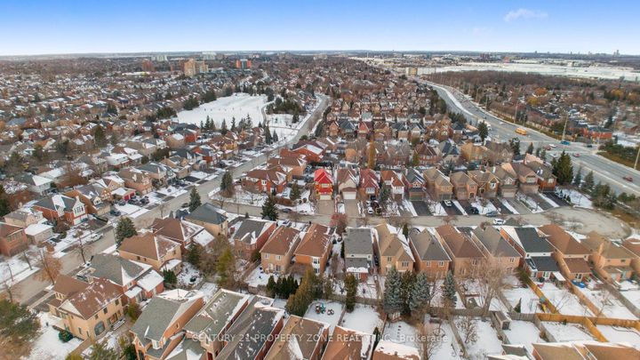 Photo 5 at 2565 Scarth Court, Central Erin Mills, Mississauga