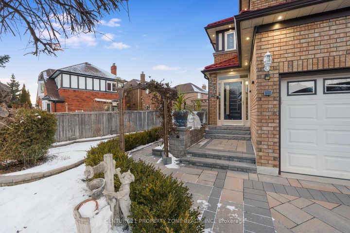 Photo 9 at 2565 Scarth Court, Central Erin Mills, Mississauga