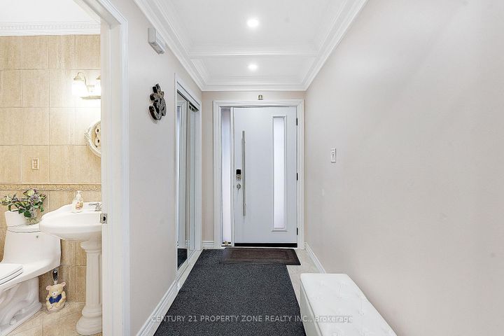 Photo 10 at 2565 Scarth Court, Central Erin Mills, Mississauga