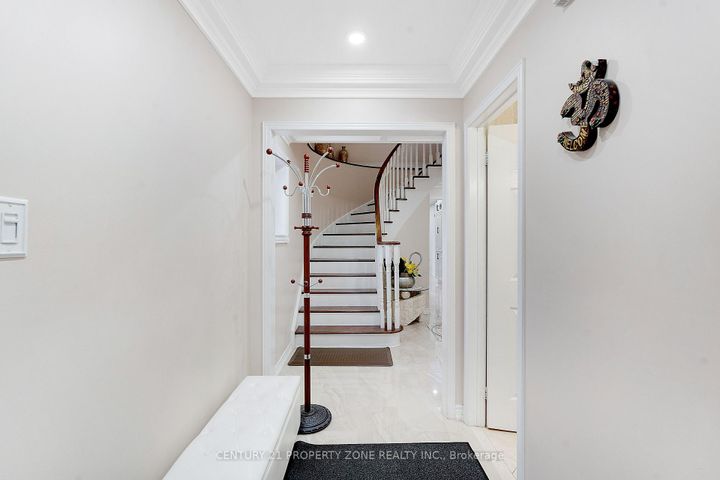 Photo 11 at 2565 Scarth Court, Central Erin Mills, Mississauga