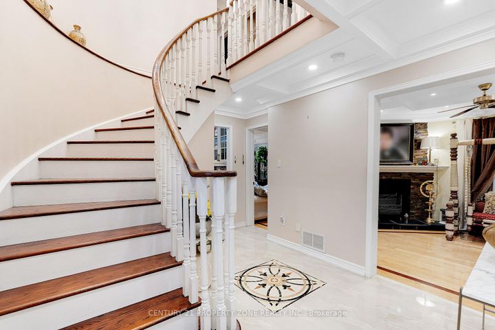 Photo 13 at 2565 Scarth Court, Central Erin Mills, Mississauga