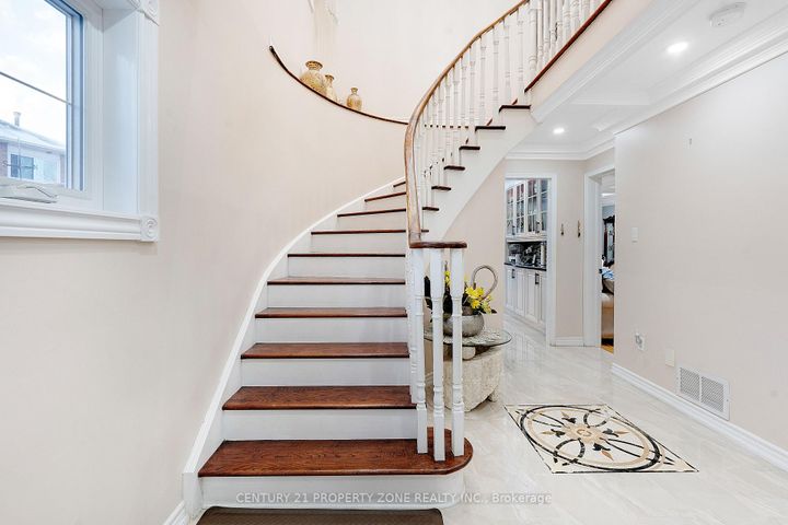 Photo 14 at 2565 Scarth Court, Central Erin Mills, Mississauga