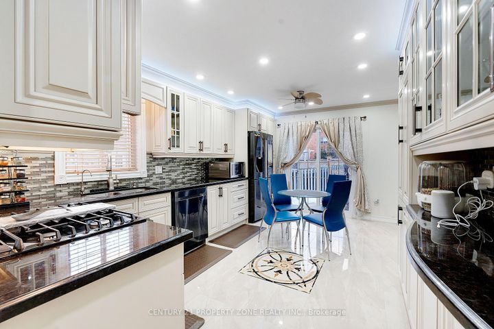 Photo 21 at 2565 Scarth Court, Central Erin Mills, Mississauga