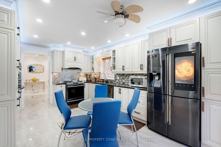 Photo 22 at 2565 Scarth Court, Central Erin Mills, Mississauga