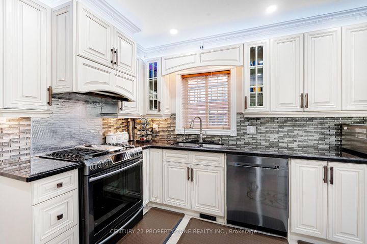 Photo 23 at 2565 Scarth Court, Central Erin Mills, Mississauga