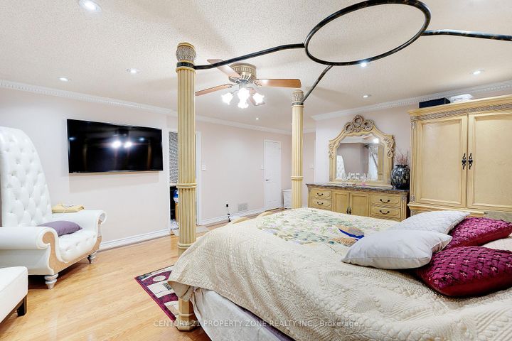 Photo 26 at 2565 Scarth Court, Central Erin Mills, Mississauga