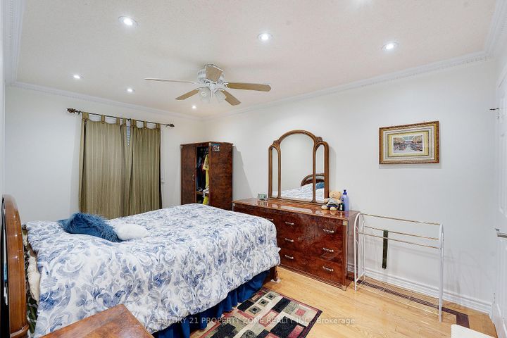 Photo 31 at 2565 Scarth Court, Central Erin Mills, Mississauga