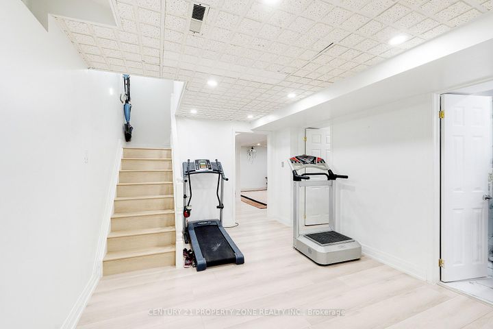 Photo 33 at 2565 Scarth Court, Central Erin Mills, Mississauga