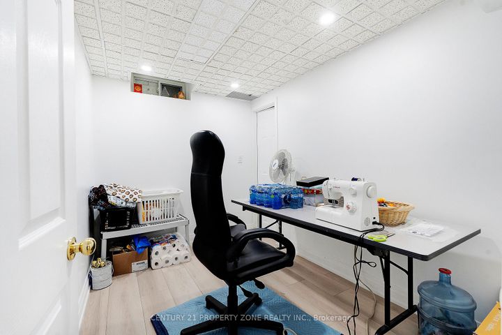 Photo 35 at 2565 Scarth Court, Central Erin Mills, Mississauga