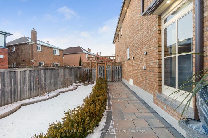 Photo 40 at 2565 Scarth Court, Central Erin Mills, Mississauga
