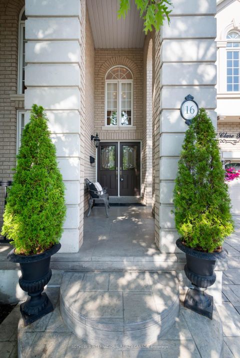 Photo 2 at 16 Saint Clare Boulevard, Vellore Village, Vaughan