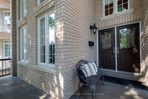 Photo 3 at 16 Saint Clare Boulevard, Vellore Village, Vaughan