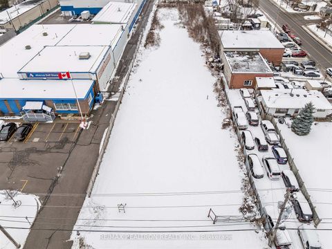 Photo 2 at 23 Colston Court, Langstaff, Richmond Hill