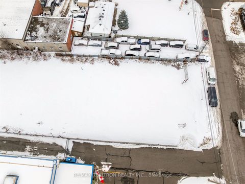 Photo 8 at 23 Colston Court, Langstaff, Richmond Hill