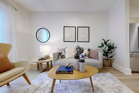 Photo 7 at 772 Richmond Street W, Niagara, Toronto